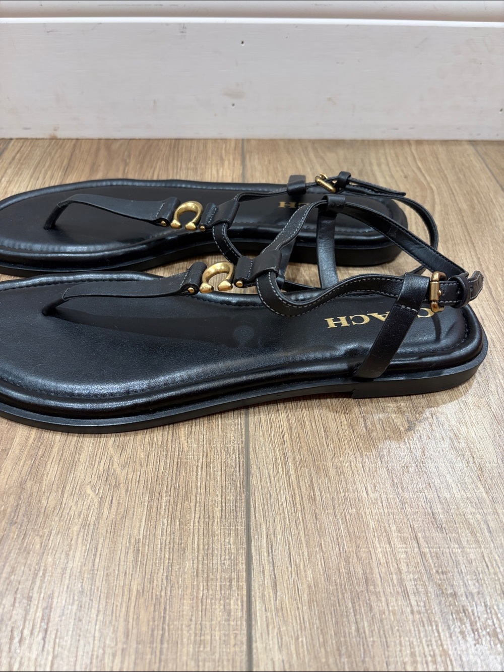 NEW Coach Jessica Black Leather T-Strap Sandals - Picture 3 of 4